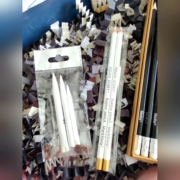 Sketch box gift set for beginner artists - Picture 6 of 9